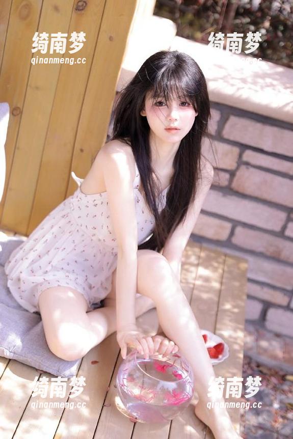 模范学院-陈怡曼 模范学院 - 深入陈怡曼的油亮美图合集,捕捉生活中的柔和光影