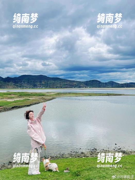 河豚抚子 在河豚抚子的作品中,感悟圣诞小甜甜cos照片的甜蜜与温暖