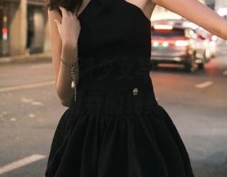 爱美足 - 获取肖弧少女写真图包，免费下载让你与青春的纯真再次相遇