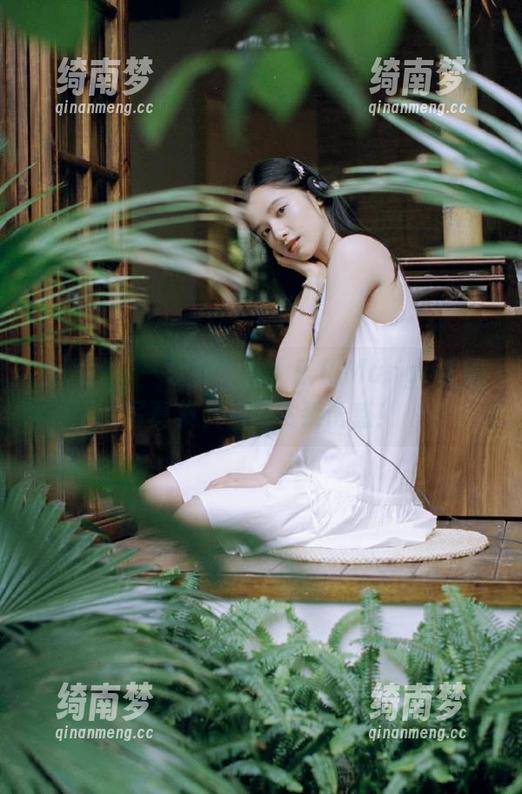 爱蜜社 - 一次看个够：乐乐Mango眼镜写真集资源的贪婪诱惑！