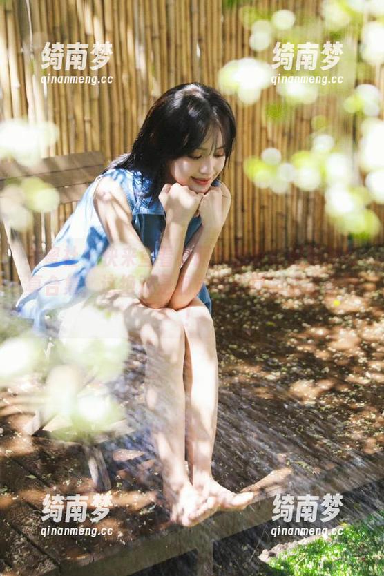 爱蜜社 - 快来查看小丽莎萌萌哒姐姐的写真合集，这绝对是视觉与心灵的双重享受！