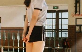 爱蜜社 - 游潇潇的最新写真：作品集更新来袭，看看这个女孩如何与镜头搞怪！