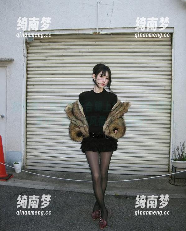 牛奶里的果汁 微密圈 - 绝美写真合辑上线:“牛奶里的果汁”的制服风情你见过吗?