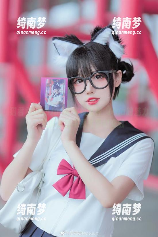 猫君君MaoJun带你领略神楽Mea的魅力：美丽原图与照片梦幻交融