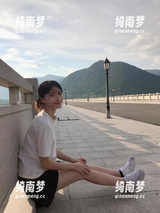 微密圈 - 玫桃泡芙泳装写真网盘分享，带你领略夏日海边的魅力！