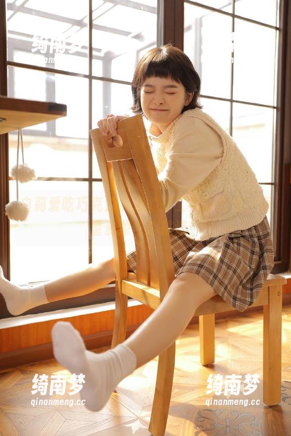 白莉爱吃巧克力带来的打工女仆图包，海量资源任你挑选！