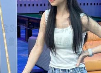 探索白金Saki的摄影世界，裤里丝美图合集，展现你的时尚与魅力