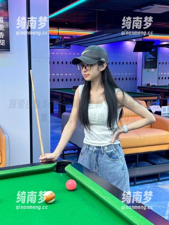 探索白金Saki的摄影世界，裤里丝美图合集，展现你的时尚与魅力