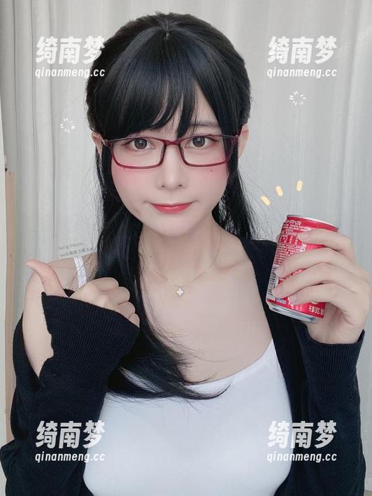 一探眼酱大魔王w的透明私房写真：无限魅力尽在其中
