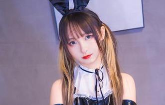 跟随神楽坂真冬一起探索JK写真，分享那些醉人的青春瞬间！