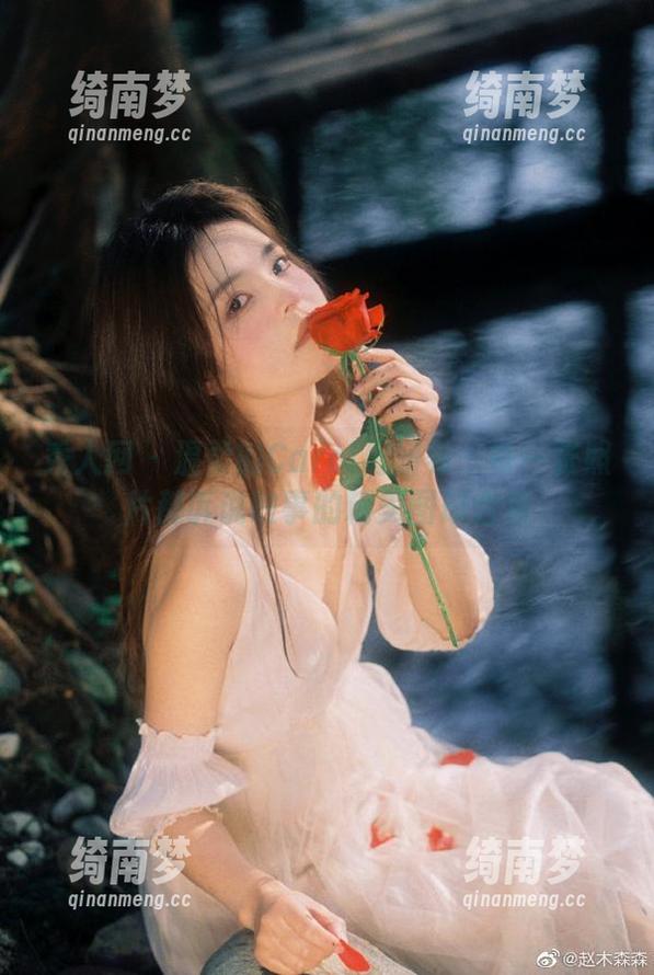 秀人网-Carol周妍希 秀人网 - 温柔的Carol周妍希:每一张照片都诉说故事的精美图册合集