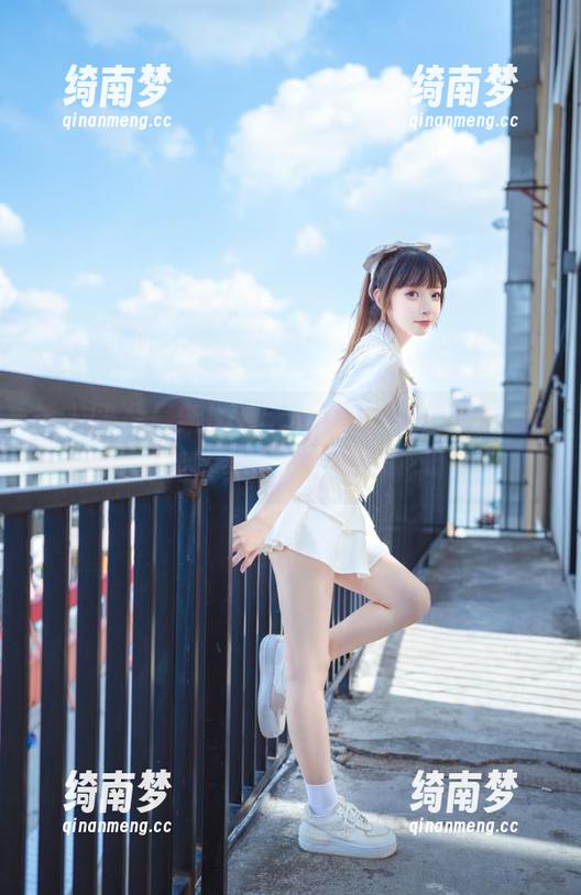 秀人网 - 最新Dreamy小乔厨娘图册：带你探寻她的美食世界与精彩瞬间！