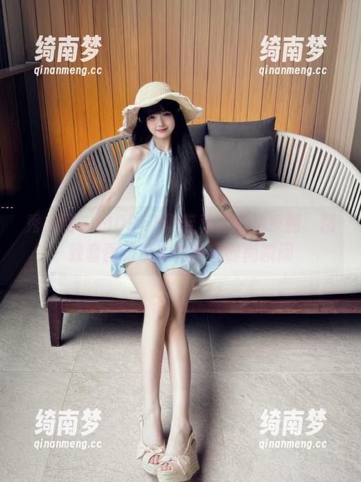 秀人网 - MODEL伊若私拍短裙系列，精致套图记录她的青春时尚瞬间