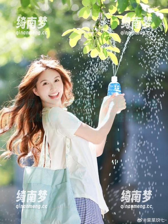 秀人网 - fairy如歌的吊带图包合集：视觉上的盛宴，实在让人忍不住想赞！