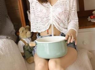秀人网 - 在线获取刘奕宁Lynn裤里丝写真资源，展现现代女性的优雅风采