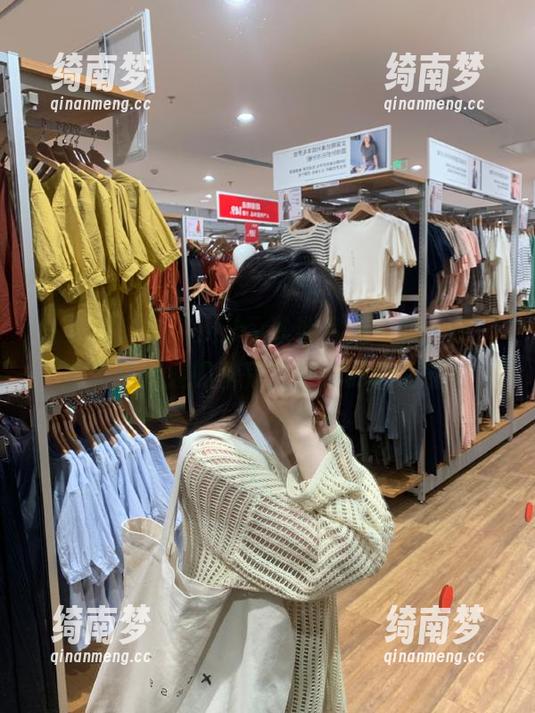 秀人网 - 夏瑶baby泳池写真全集：每一幅作品传递的都是夏日的诗意与激情