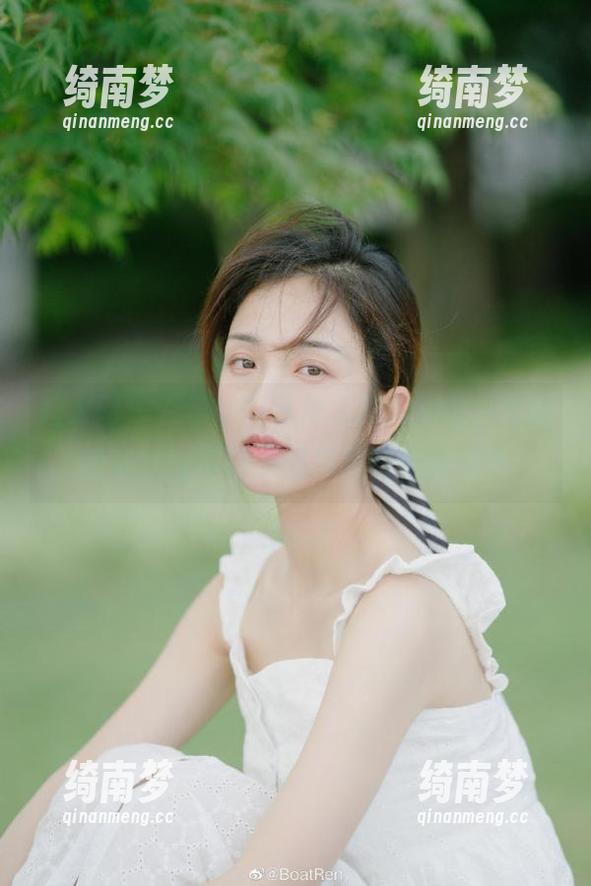 秀人网 - “学妹”私房写真大揭密，夏诗诗Sally带你发现隐藏的美丽细节