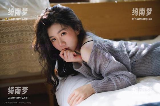 秀人网-大琪琪Emily 秀人网 - 欲知清纯之美何在?快来观看大琪琪Emily的最新写真集,定会让你的心灵得到最佳慰藉