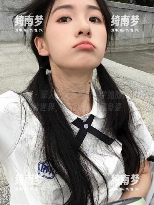 秀人网 - 深入“大美媚京”学姐的高清图片世界，捕捉她的婀娜身姿