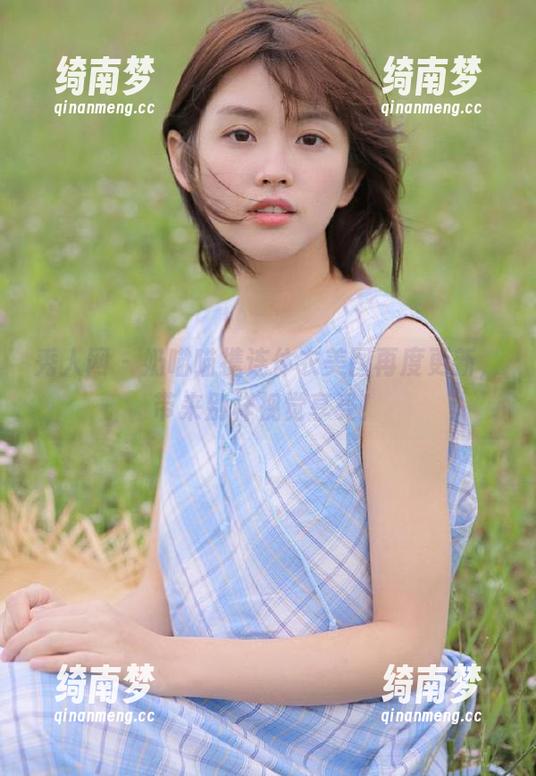 秀人网 - 奶喵喵携连体衣美图再度更新，带来别样视觉享受！