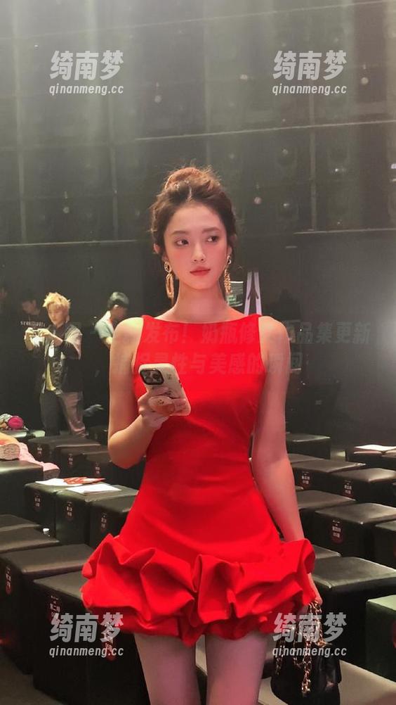 秀人网 - 全新发布！奶瓶修女作品集更新，捕捉灵性与美感的瞬间