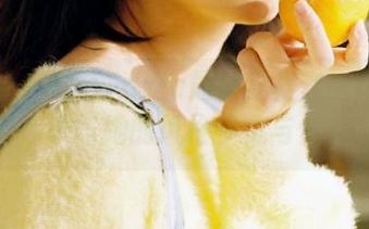 秀人网 - 妲己Toxic最新红裙套图闪耀登场，带你领略她的风格多变与优雅之美！