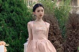 秀人网 - 安然maleah比基尼写真图包，免费下载展现无尽魅力，尽享视觉盛宴！