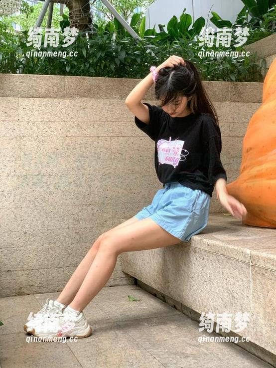 秀人网 - 小樱koko水手服写真的无圣光表现，挑战了传统审美，果然是个不走寻常路的博主！