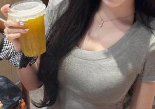 秀人网 - 死库水中的小泡芙winna，无圣光写真展现真实的她与美的碰撞！
