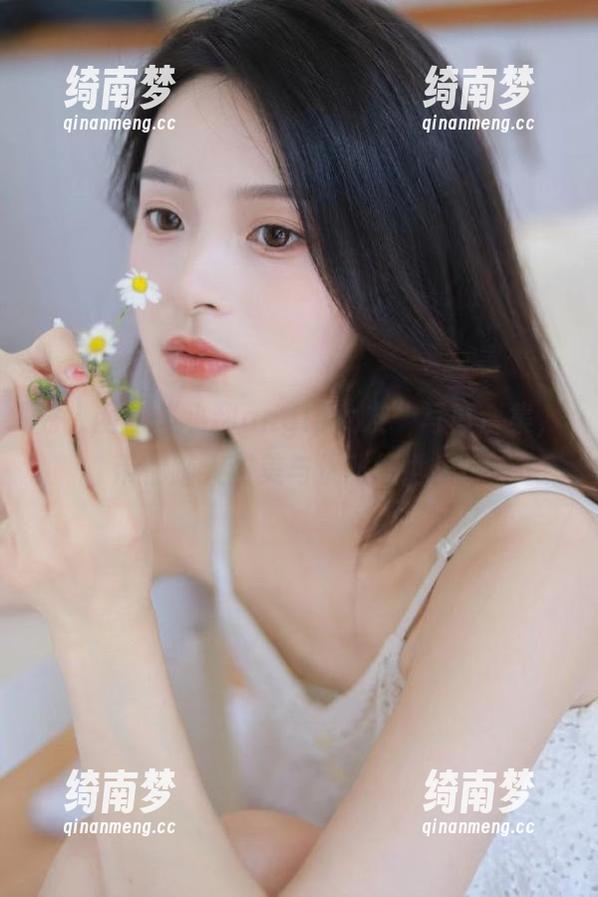 秀人网 - “小甜angle女友”写真合集，带你踏入甜美与优雅的世界！