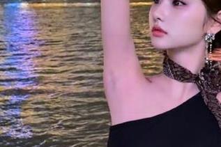 秀人网 - 原图分享：高清小纯子油亮写真，展现她无与伦比的个人风格