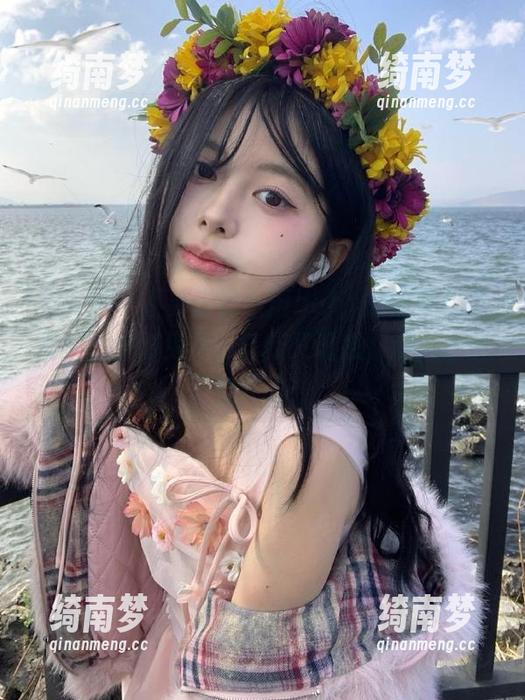 秀人网 - 不要错过小雨baby的短裤写真照片，绝对免费，清新又诱惑，让人想多看几眼！
