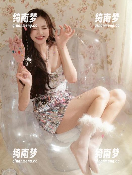 秀人网-林文文 秀人网 - 走进林文文学姐的世界,私拍图包带你发现不一样的她!