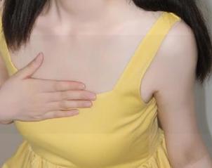 秀人网 - 看楚恬Olivia在校园中闪耀的全套写真图片，记录下这些生动的青春瞬间！