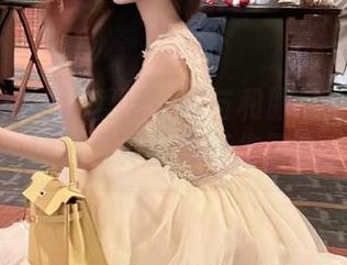 秀人网 - 汐汐爱吃草莓与和服的完美结合，精选写真合集等你下载！