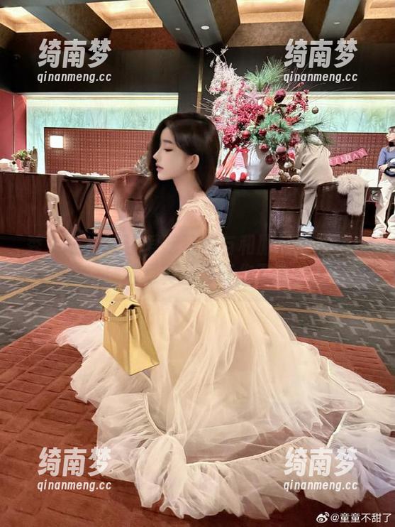 秀人网 - 汐汐爱吃草莓与和服的完美结合，精选写真合集等你下载！