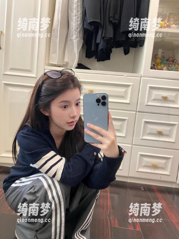 秀人网 - 狐小妖Baby的JK写真图包，精美资源全景展示她的青春气息