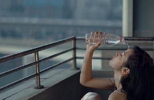 秀人网 - 玥儿玥er职场秘书路线图包，一同观看她在职场中的自信与风采