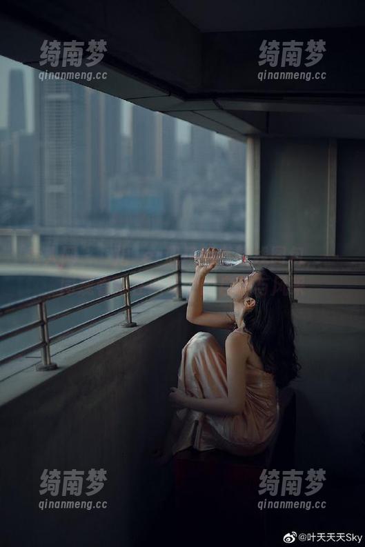 秀人网-玥儿玥er 秀人网 - 玥儿玥er职场秘书路线图包,一同观看她在职场中的自信与风采