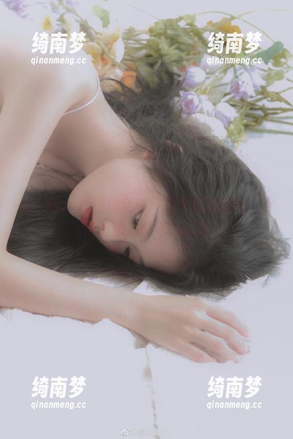 秀人网 - 程程程全套网袜写真原图集，定格美丽的瞬间与情感