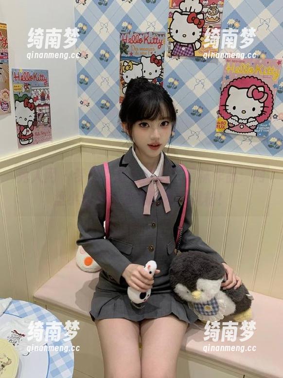 秀人网 - 梦幻“美七Mia”网袜作品：网盘小合集带你领略不同风格！
