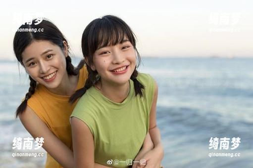 秀人网 - 走进艺轩的私房世界：探索这个圣诞季节的图包之美