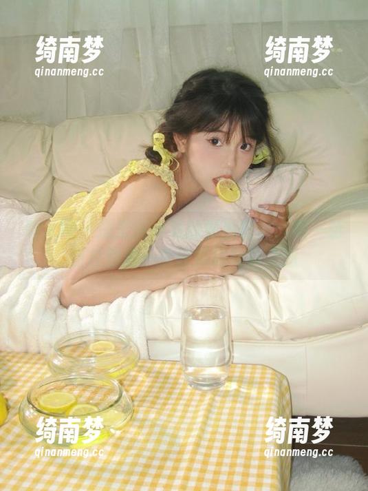 秀人网-谢小蒽 秀人网 - 探索谢小蒽的制服世界:每一张图片都是一段故事的写真之旅