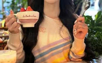 秀人网 - 软软Roro运动写真在线合集，展现她在运动中的优雅与实力！