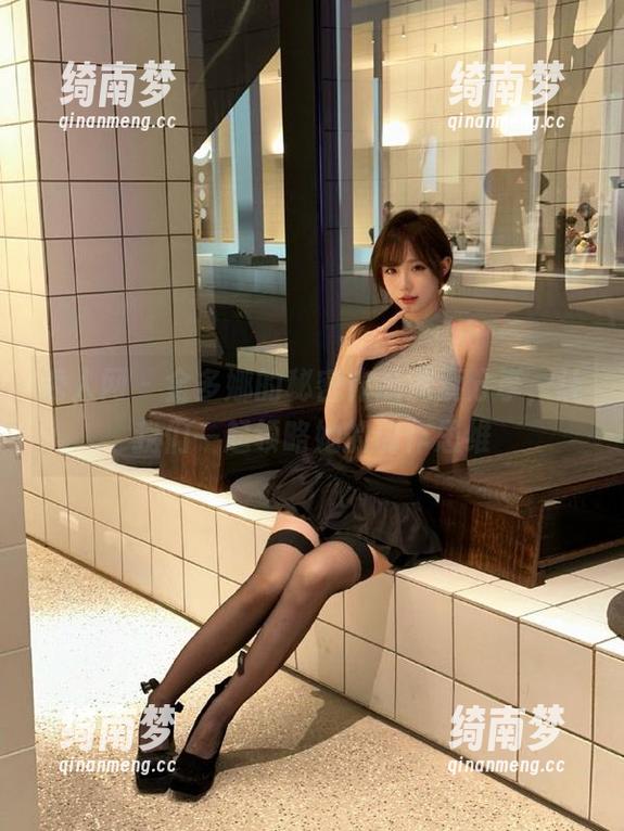 秀人网 - 金多娜的秘密作品深度分享，让我们一起领略她的创作思维