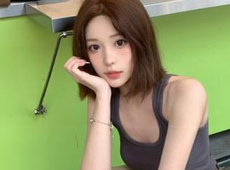 秀人网 - 通过阿汁的皮衣写真，发现图片中的叛逆与优雅