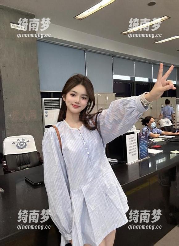 秀人网 - 黄歆苑黑丝美图合集：引领潮流的性感艺术之旅