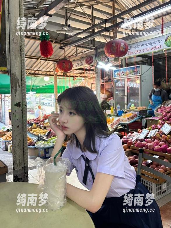 稚乖画册 - 欢迎下载赤西夜夜的高清晴空户外软妹写真，感受大自然的纯净与魅力
