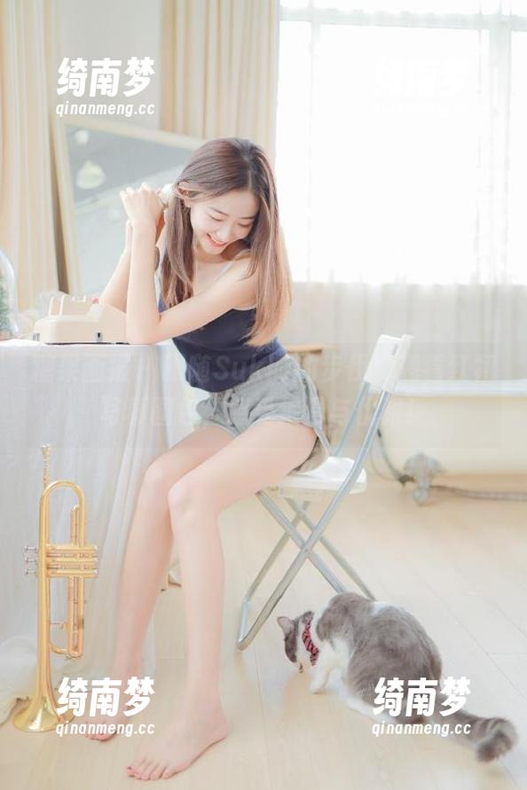 糖果画报 - 跟随Sukki的步伐，观看红裙写真图包，感受浪漫与优雅！