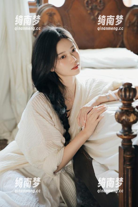 紧急企划-小恩 紧急企划 - 走进小恩的黑丝JK世界,图集与写真带你感受青春与时尚的完美结合。